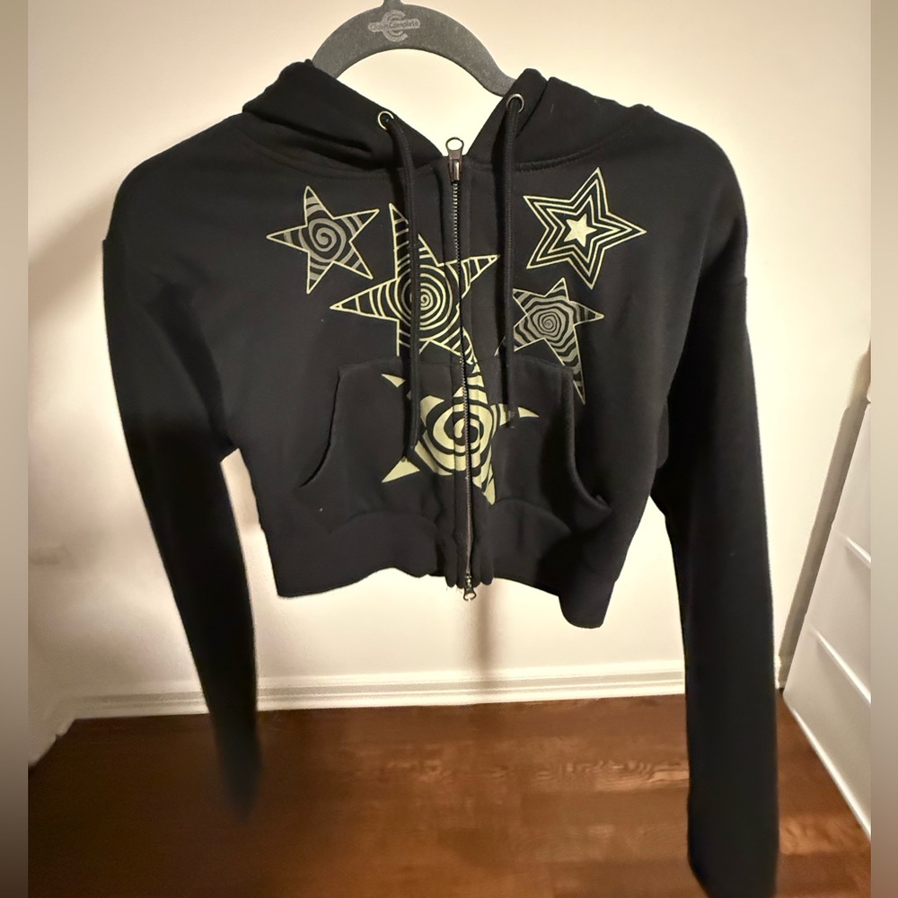 Hot topic cropped Black hoodie  with Star